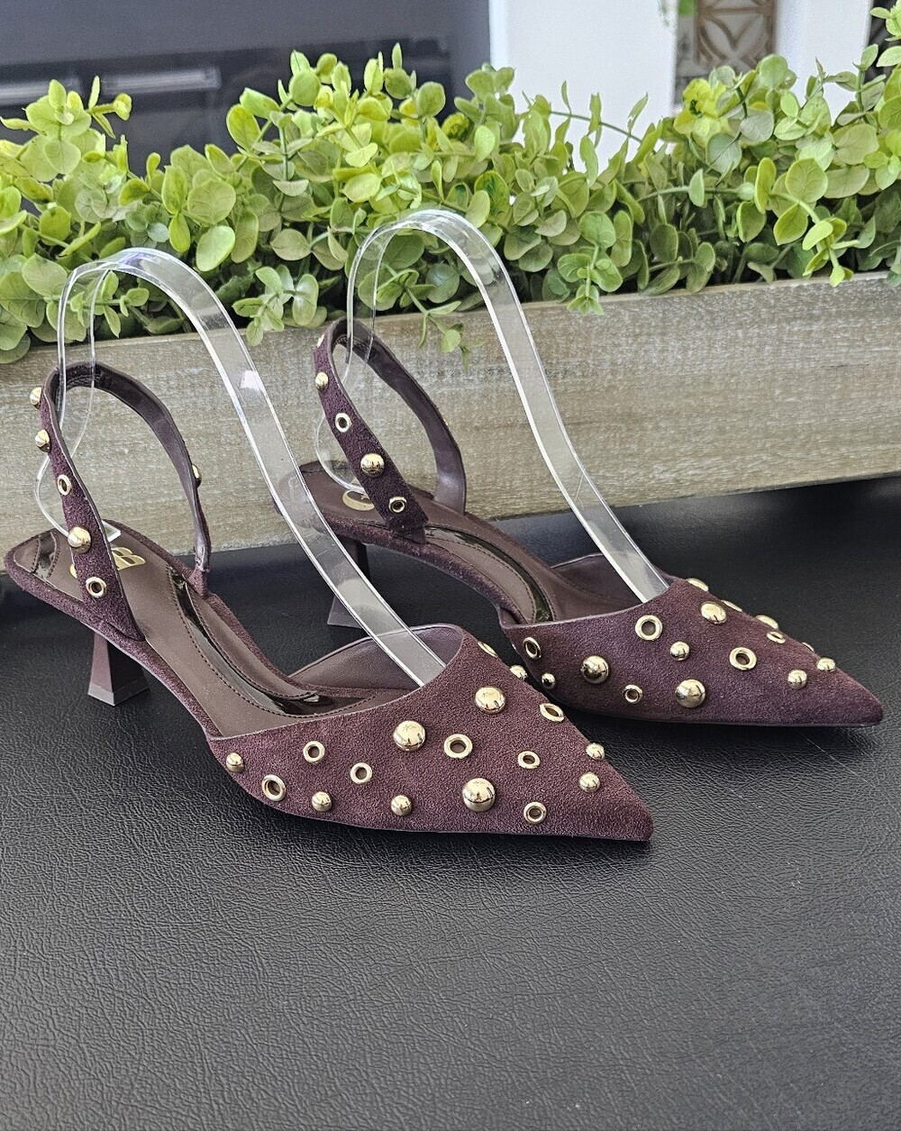 Gianni Bini Brown Suede Pointed Heels Shoes Gold Studs Women's Sz 8.5